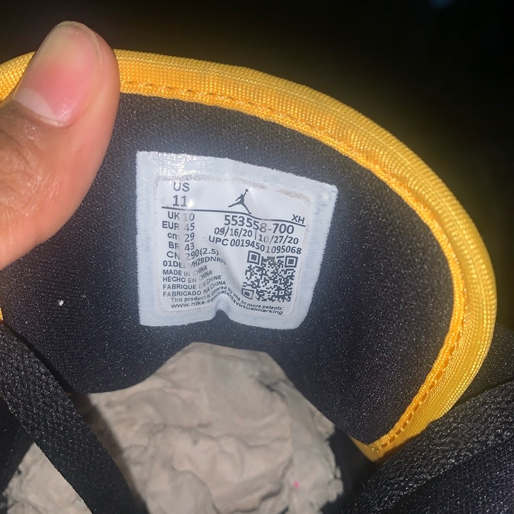 Jordan 1 Low university gold
